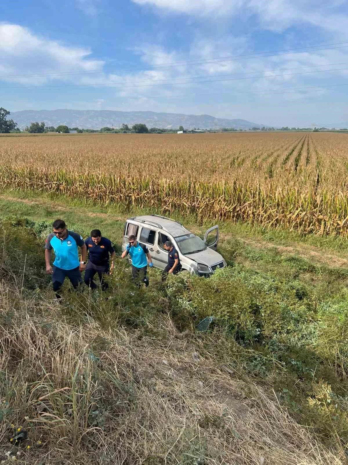 Aydın’da tarlaya uçan araç sabah fark edildi, içinden kimse çıkmadı