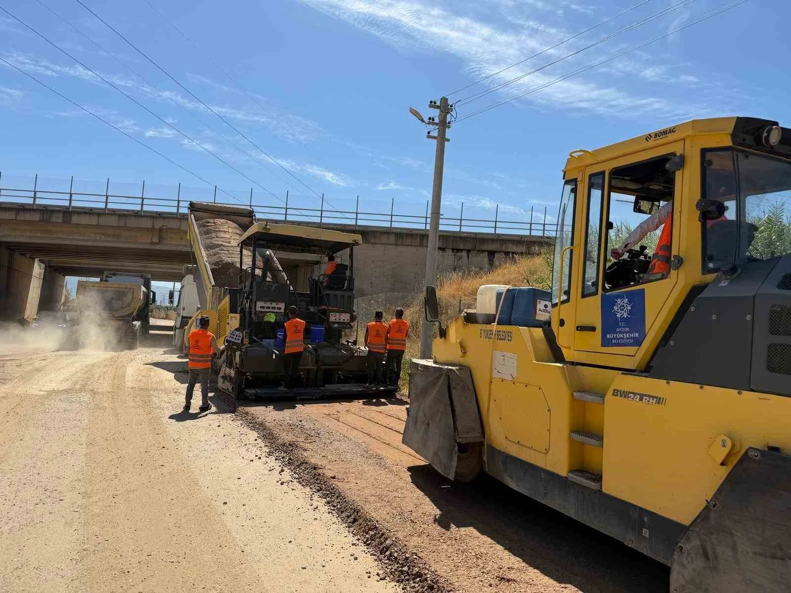 Aydın’ın 17 İlçesinde Yol Çalışmaları Eş Zamanlı Sürüyor