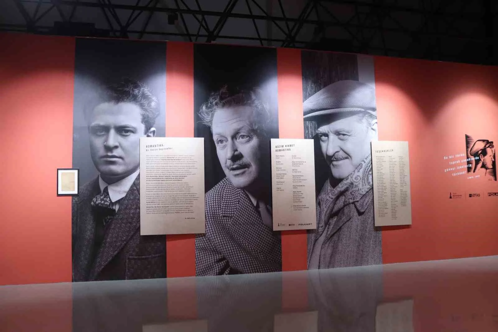 İzmir’de ’Nazım Hikmet-romantika’ Sergisi Kapılarını Açtı