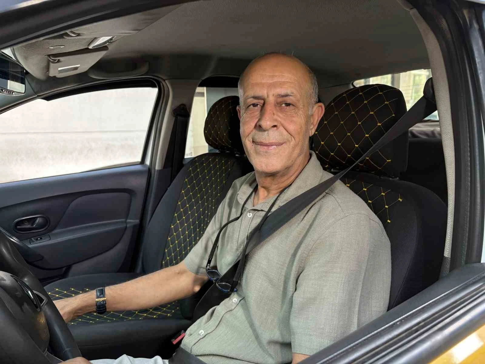 Taksici, Kalp Krizi Şüphesiyle Fenalaşan Yolcusunu Polis Eşliğinde Hastaneye Yetiştirdi