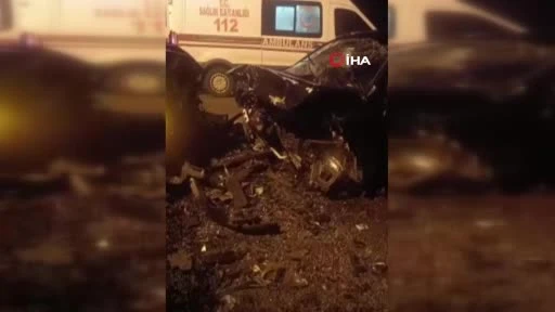 Posof'ta Otomobil ile Hafif Ticari Araç Kafa Kafaya Çarpıştı, 5 Yaralı