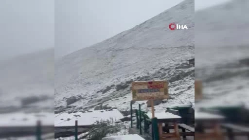Çamlıhemşin'de Avusor Yaylası Karla Kaplandı, Sezon Sona Erdi