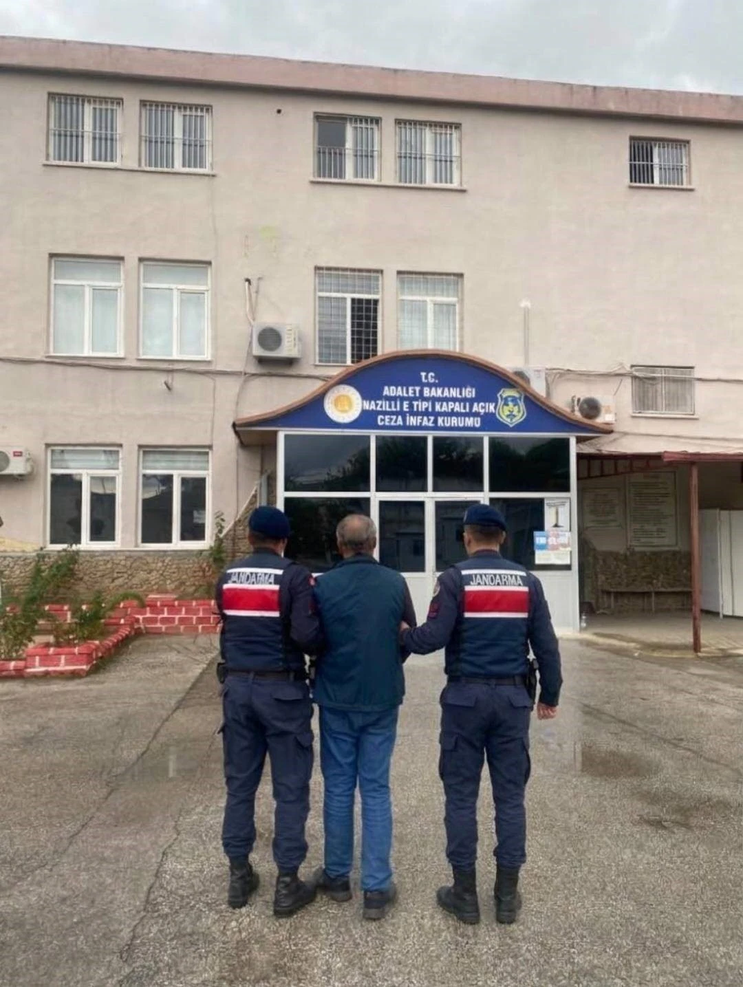 Aydın'da Jandarma Silah Operasyonu: 7 Tabanca Ele Geçirildi, 1 Tutuklama