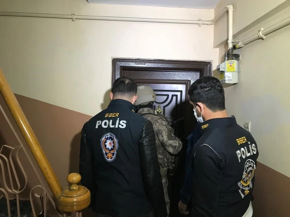 Aydın'ın 4 İlçesinde Müstehcenlik Operasyonu: 9 Gözaltı, 2 Tutuklama