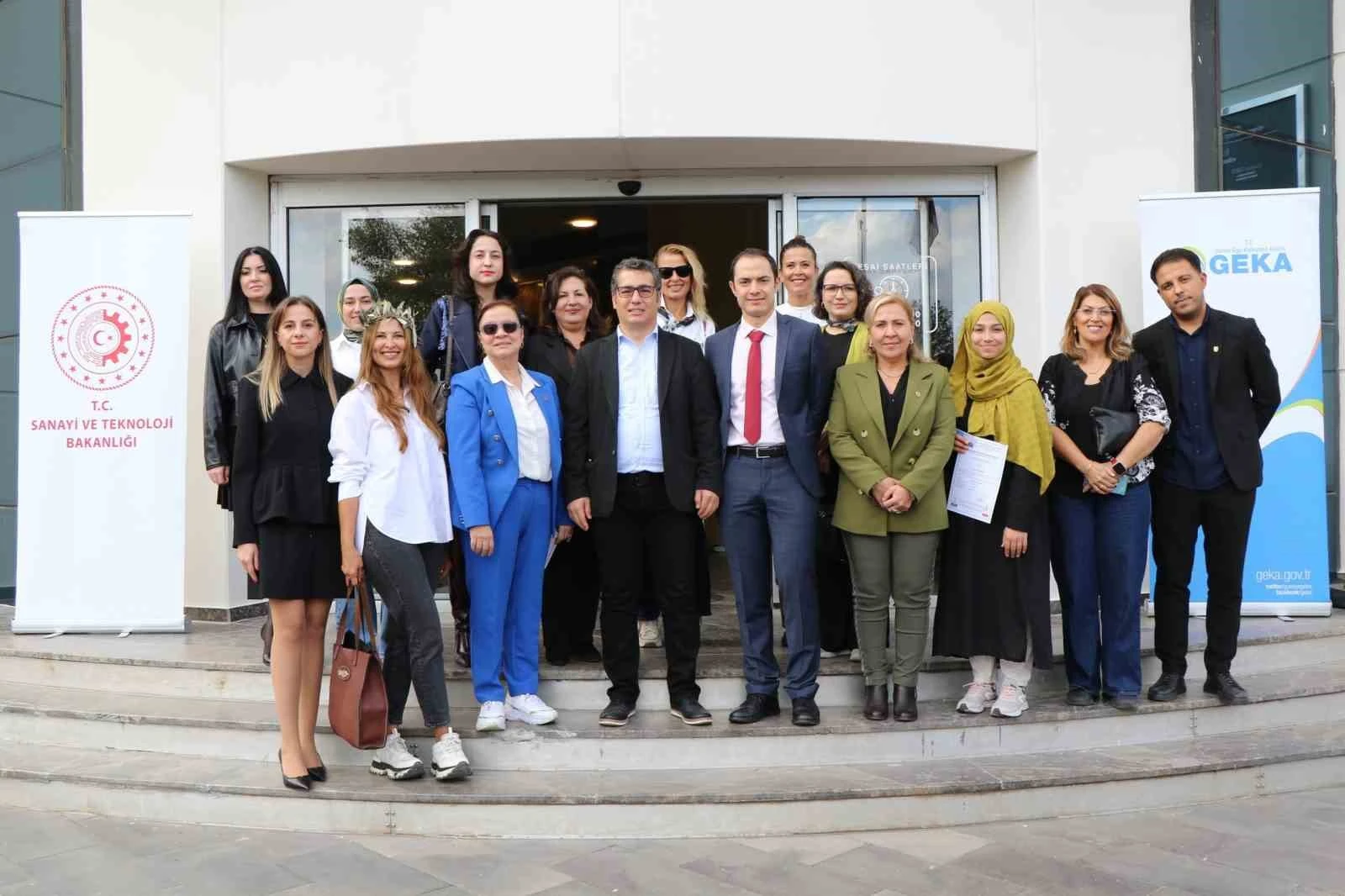 Aydın'da Zeytinyağında Kadın Eli projesinin operatörlerine belge verildi