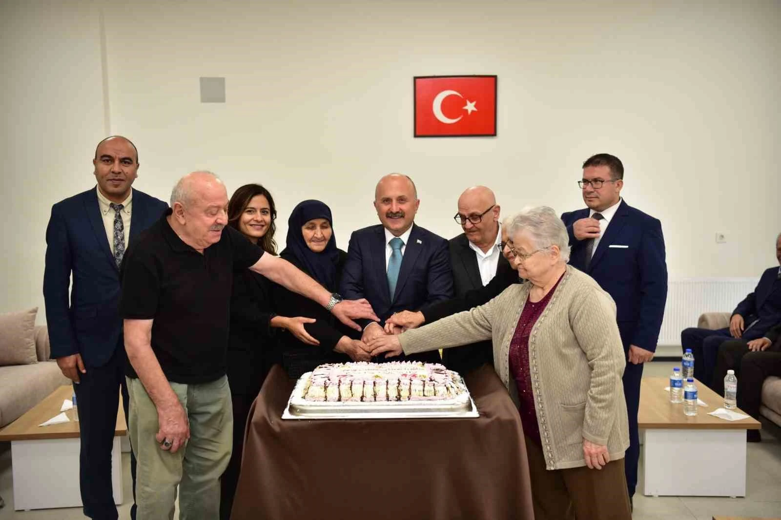 Aydın Valisi Dr. Osman Varol 1 Ekim'de Huzurevi Sakinlerini Ziyaret Etti