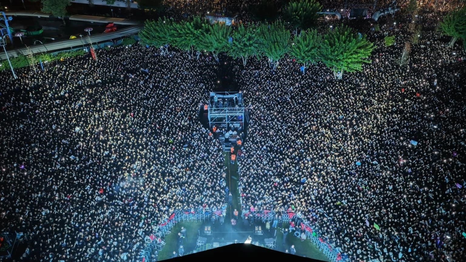 Aydınfest Gençlik Festivali başladı, binlerce kişi Aydın Tekstil Park'ta