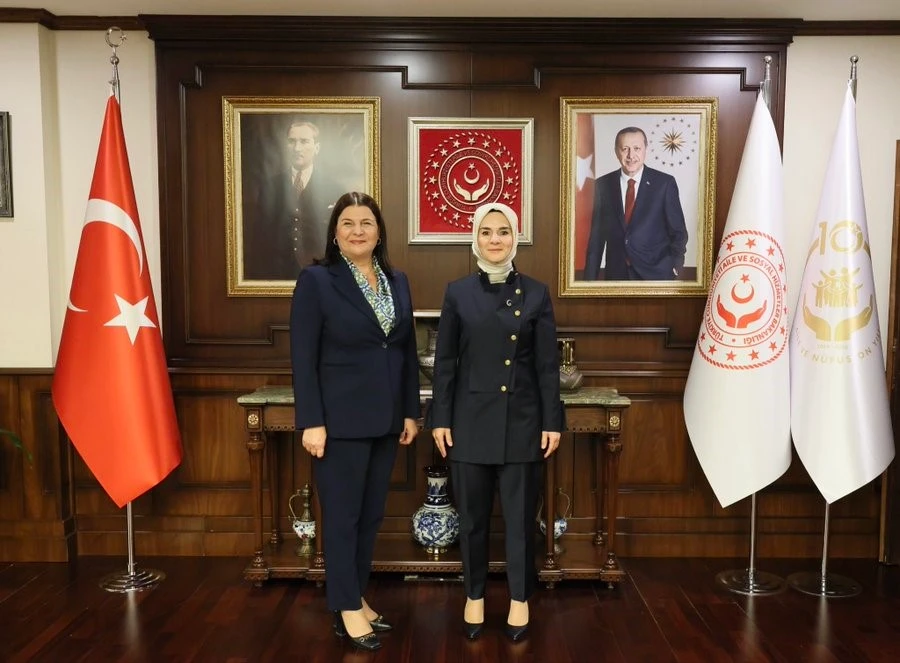 Bakan Göktaş, Foça Belediye Başkanı Fıçı ile Bir Araya Geldi