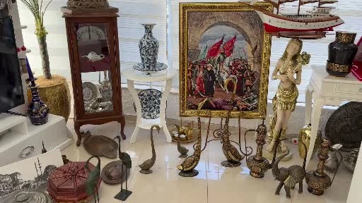 Atakum'da Başkanın Makam Odası El İşi Eserlerle Antika Sergisi gibi