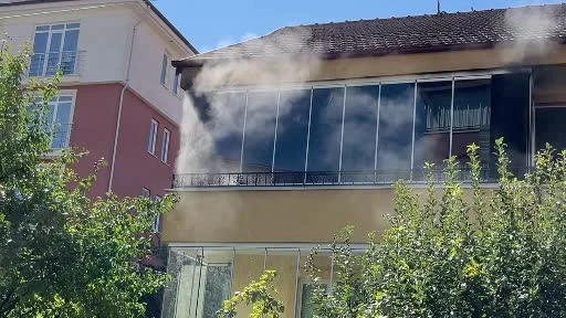 Bolu İzzet Baysal Mahallesi'nde Balkon Yangını, İtfaiye Müdahale Etti