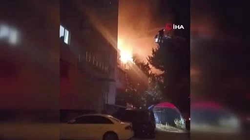 Burdur’da çatı alevlere teslim oldu: Yangın güçlükle söndürüldü videosu