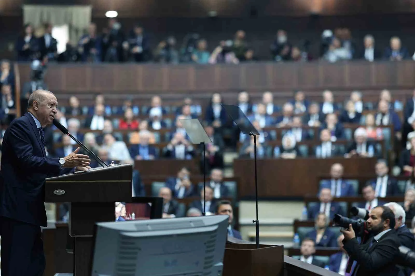Cumhurbaşkanı Recep Tayyip Erdoğan: "(Fon tartışmaları) Milletin malına el uzatmak ne kadar büyük bir suçsa, aynı şekilde namuslu insanlara mesnetsiz şekilde yo