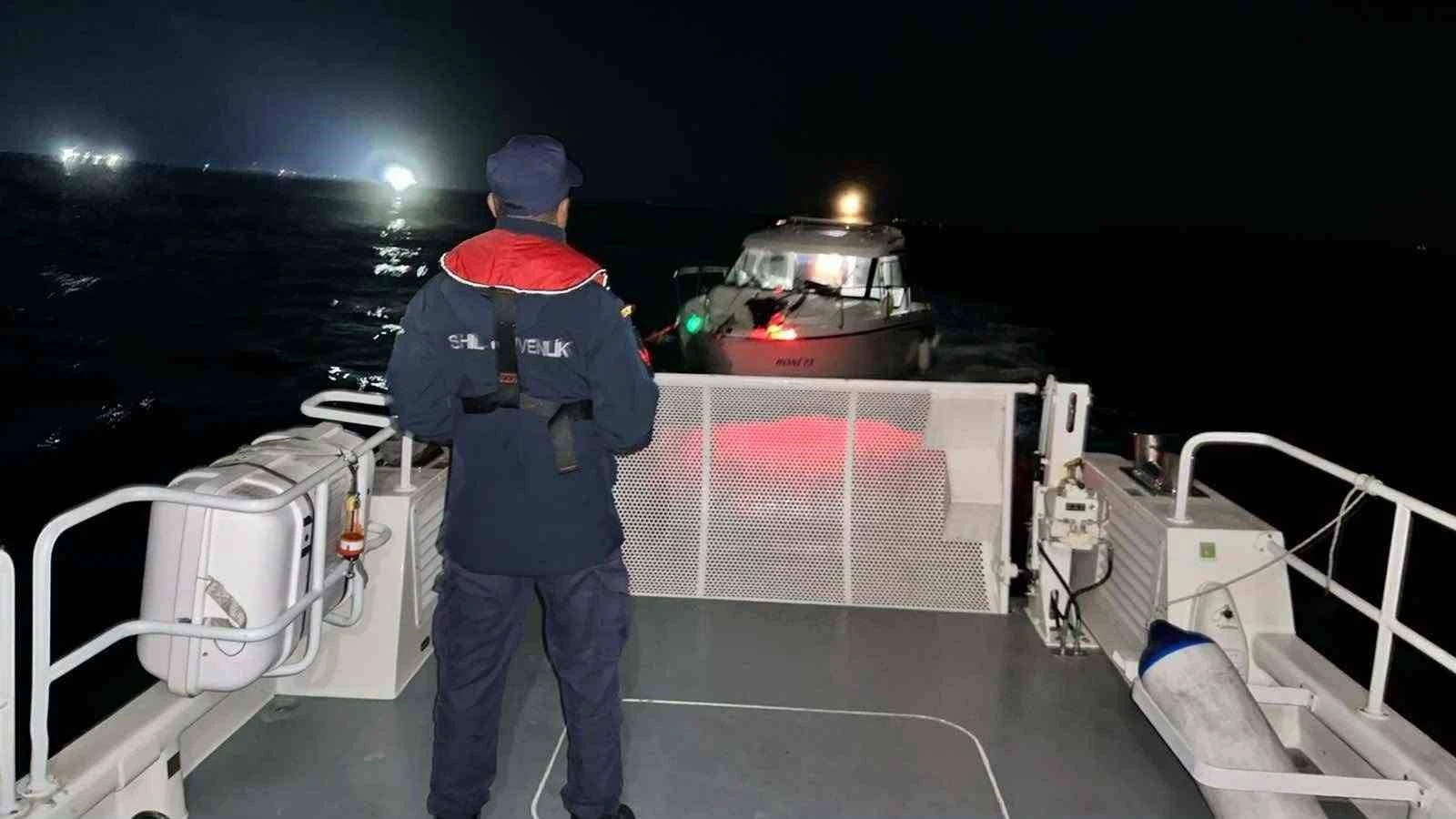 Didim açıklarında 3 kişi, motor arızasıyla sürüklenen teknede kurtarıldı