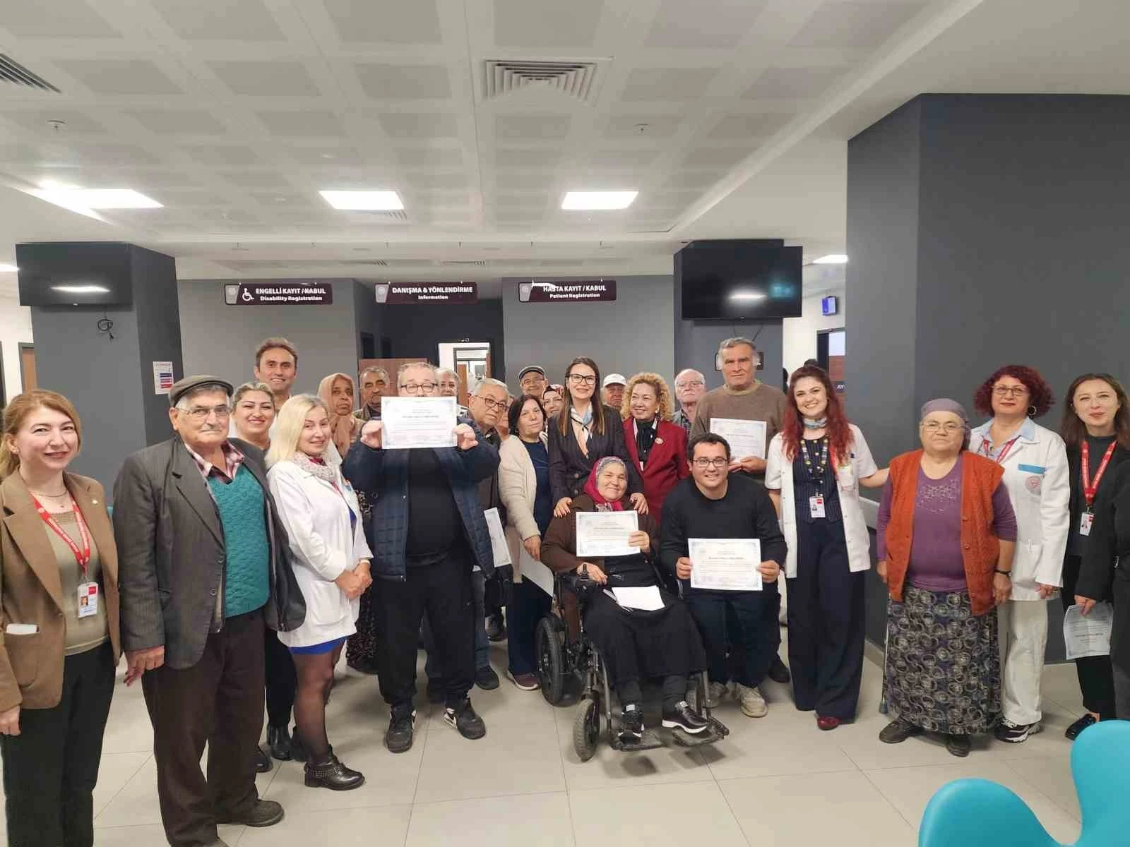 Diyabet Okulu'nu tamamlayan 18 hasta Aydın'da sertifikalarını aldı