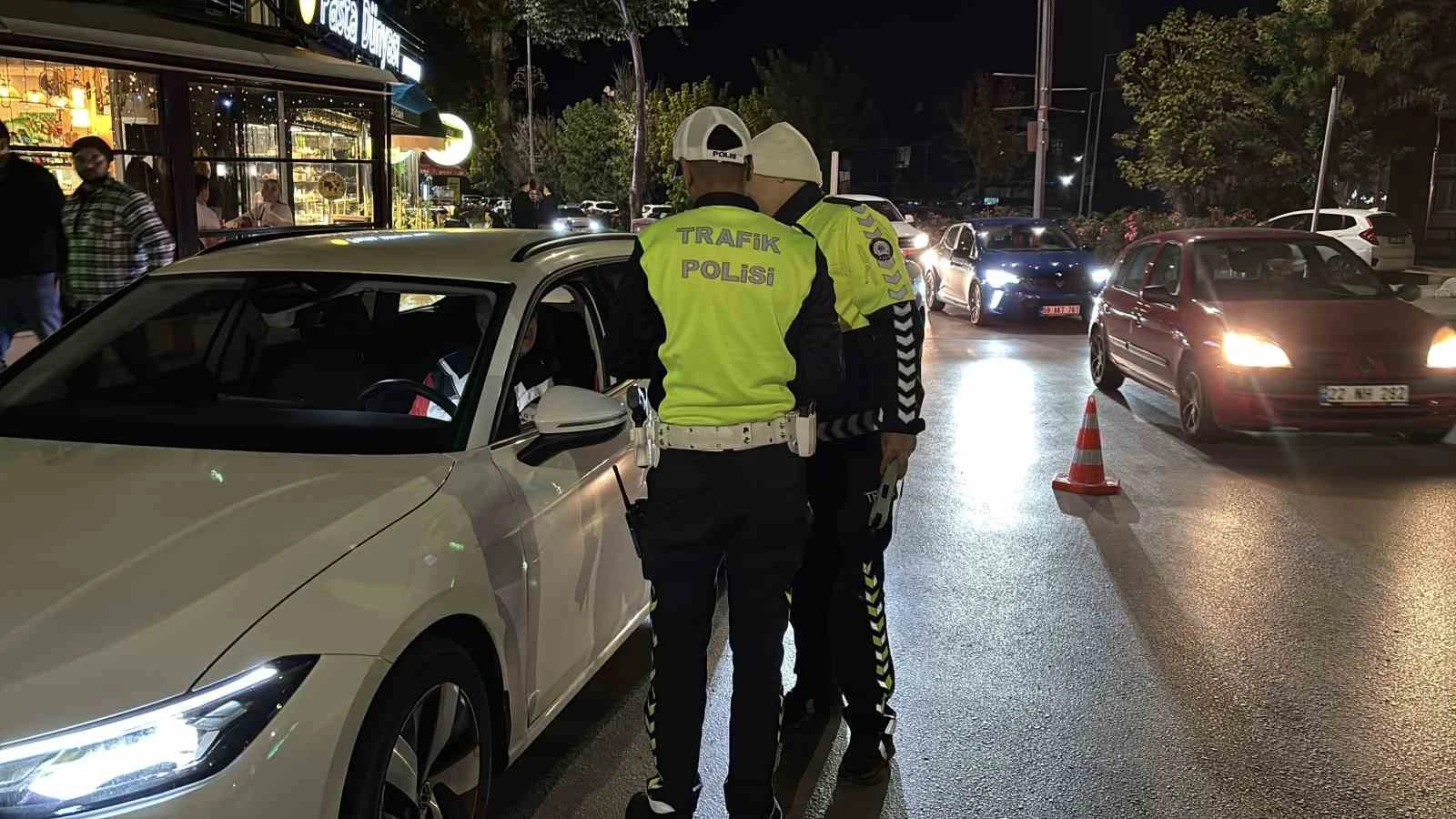 Edirne'de Ehliyetinin Süresi Dolduğu Belirlenen Sürücü Mustafa Şenyılmaz