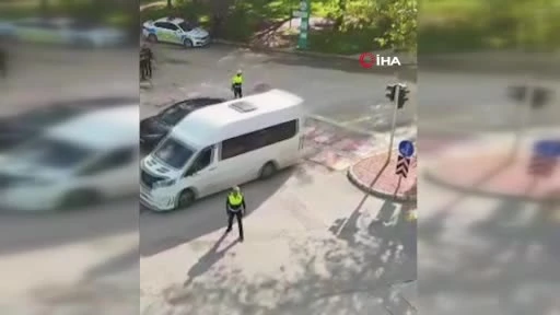 Elazığ'da Polisler KPSS Ön Lisans Adaylarını Sınav Binalarına Yetiştirdi