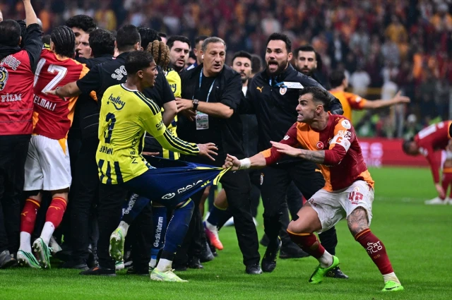 Galatasaray-Fenerbahçe Derbisinin Ardından Kavga Çıktı: Brown'dan Abdülkerim Açıklaması
