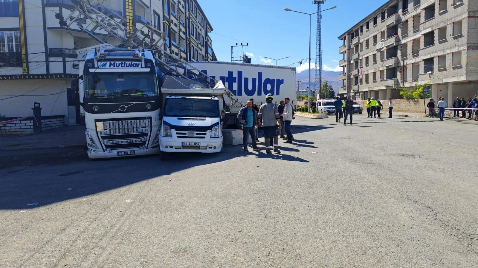 Iğdır'da Tırın Hafif Ticari Araca Çarpması Sonucu Yaralanma Olmadı