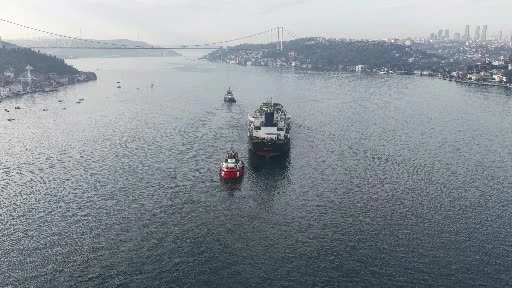 Dron Saldırısına Uğrayan AK ANA Geçerken İstanbul Boğazı Trafiğe Kapatıldı