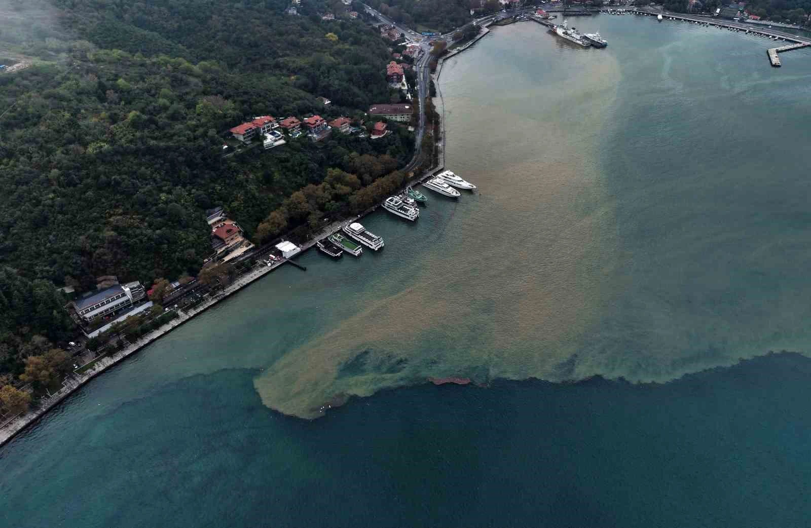 İstanbul’da yağmurun etkisiyle denizin rengi değişti: Boğaz’daki renk değişimi havadan görüntülendi