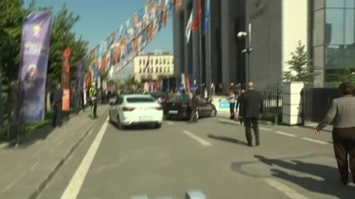 İzmir Büyükşehir Belediye Başkanı Cemil Tugay, AK Parti Genel Merkezi’ne geldi videosu