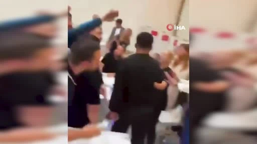 Buca'da YENİ Parti Ön Seçiminde Destekçiler Arasında Kavga, Arbede Yaşandı