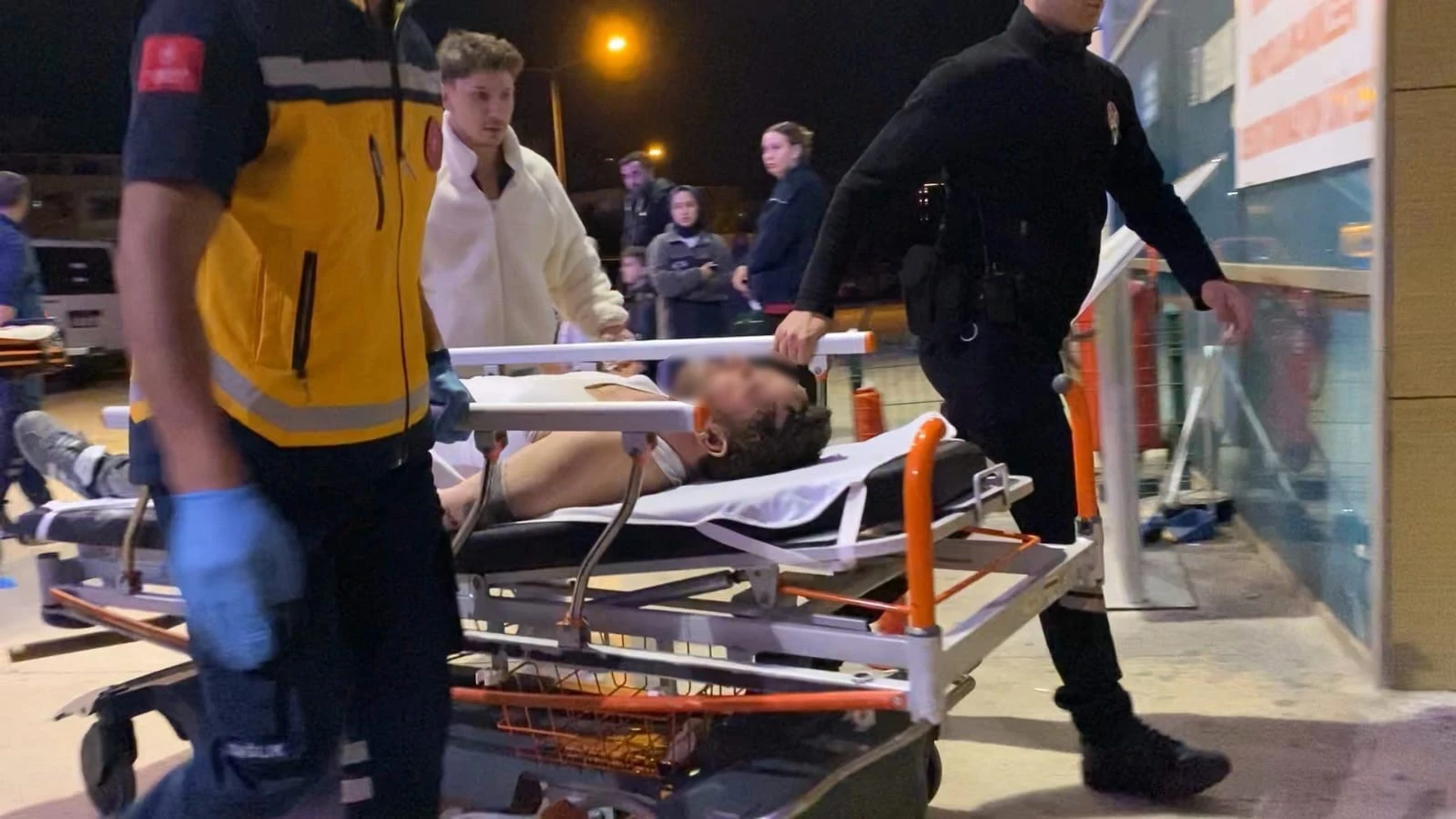İnegöl Burhaniye Mahallesi'nde Kafeteryada Isıtıcı Alev Aldı, 1'i Ağır 3 Yaralı