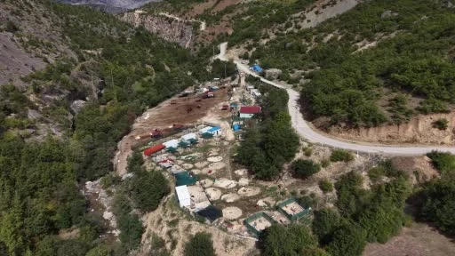 Ardanuç'ta Kurtarılan Atlara 5 Yıldır Gönüllüler Kurdukları Çiftlikte Bakıyor