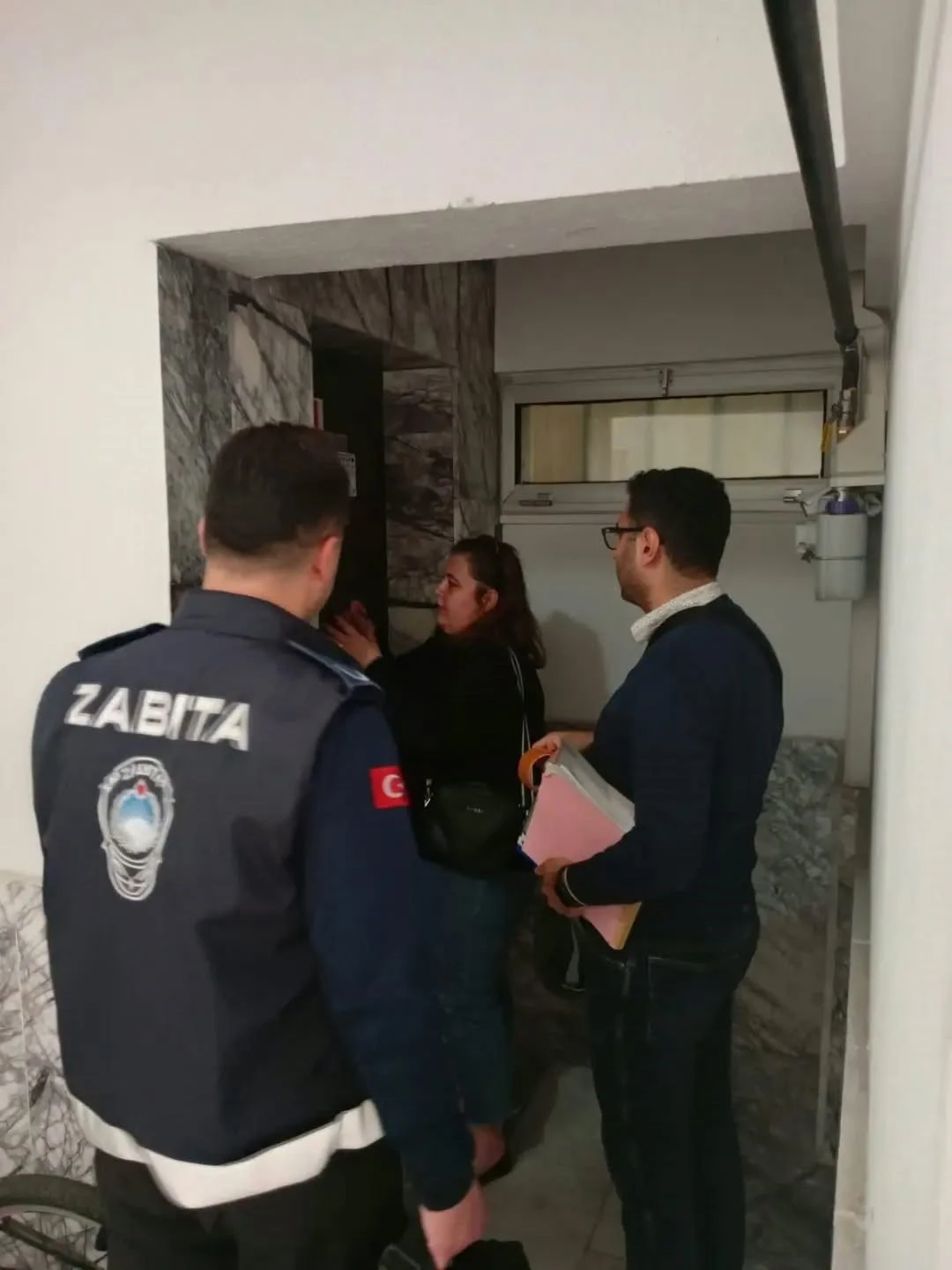 Kırmızı etiketli asansörler mühürlendi