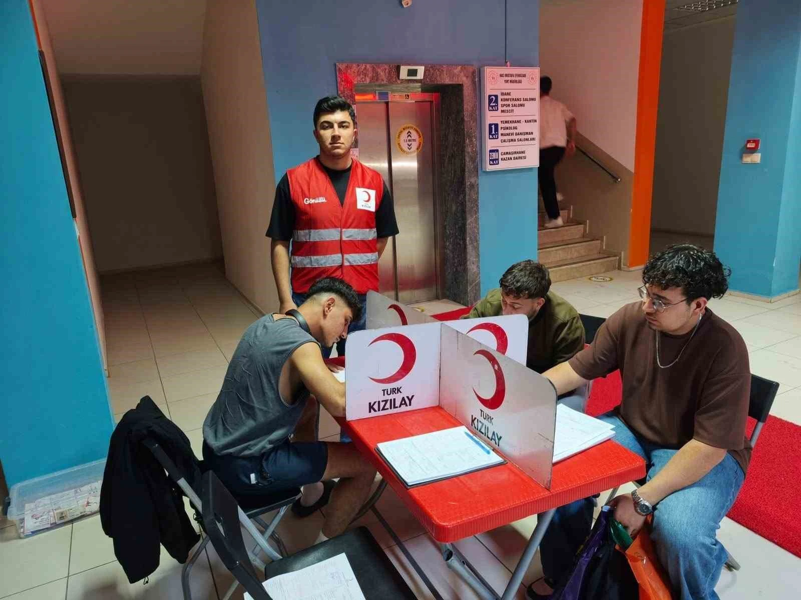 Kızılay iş birliğiyle Aydın'da yurtta kan bağışı etkinliği yapıldı