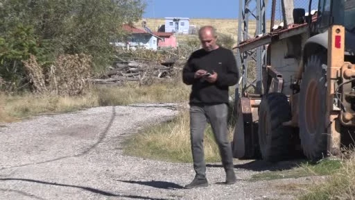 412 Bin Lira Hesabından Çekildi, Kart Bilgilerini Paylaşıp Dolandırıldı