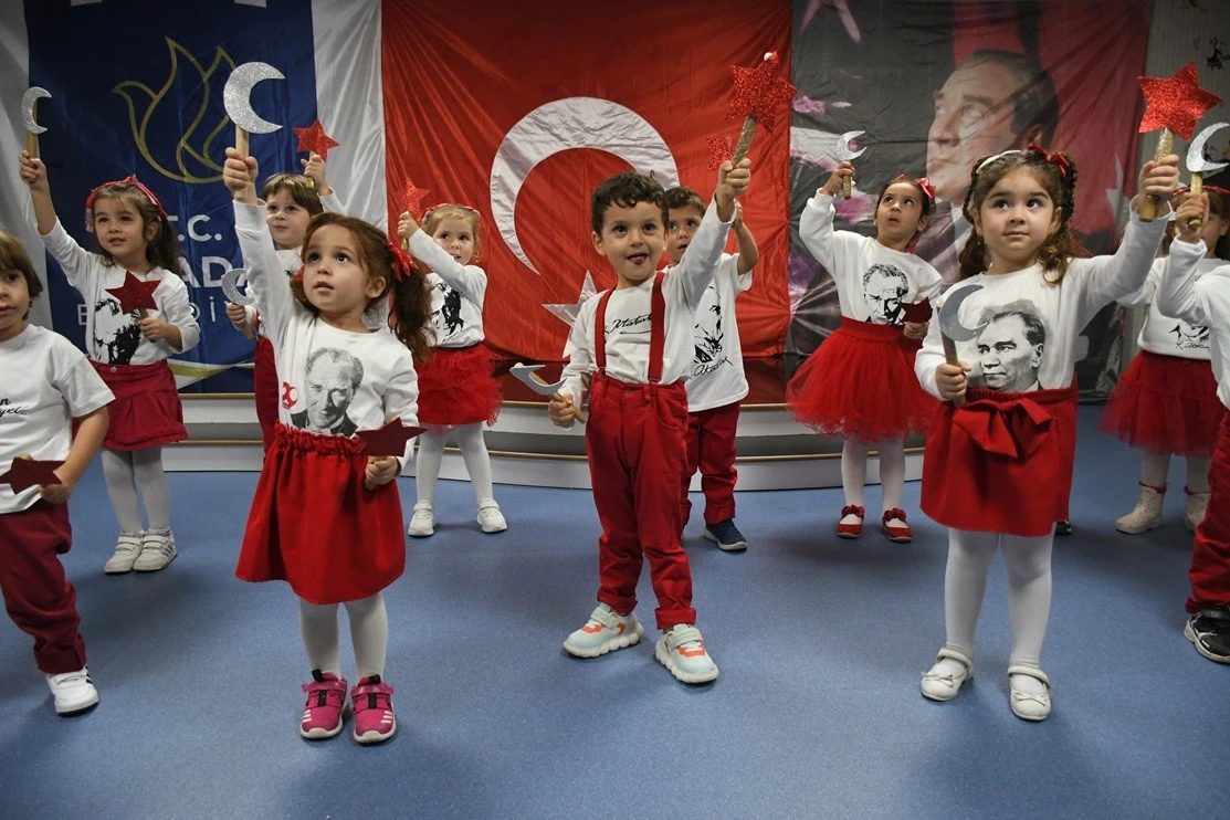 Kuşadası'nda 36-60 aylık çocuklar Cumhuriyet'in 103. yılını kutladı
