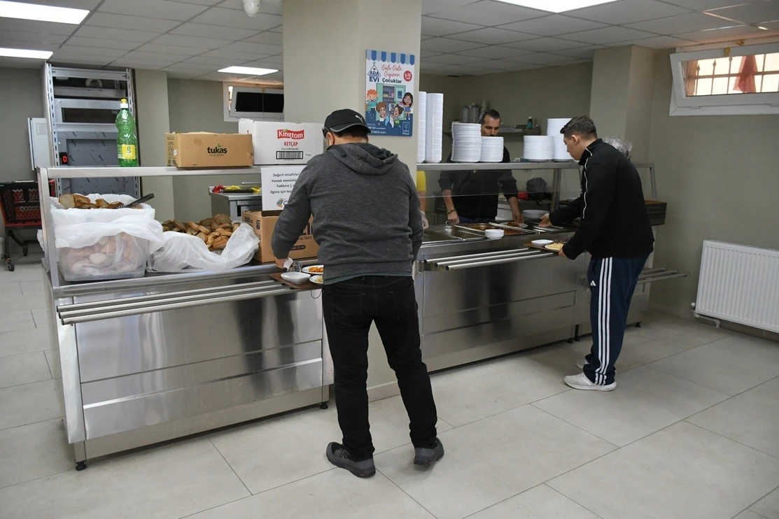 Kuşadası'nda Adalı Kart, Kent Lokantası satışlarının yüzde 92'sini oluşturdu