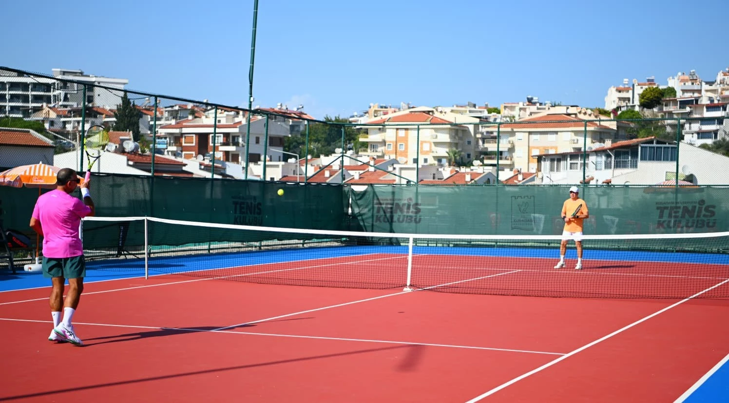 Masters Cumhuriyet Kupası'nda 86 sporcu Kuşadası'nda kortlara çıktı