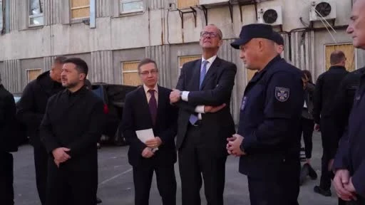 Merz, Kiev'de Putin'e Çağrı: Anlamsız Savaşı Durdurun; Akademiyi Ziyaret Etti