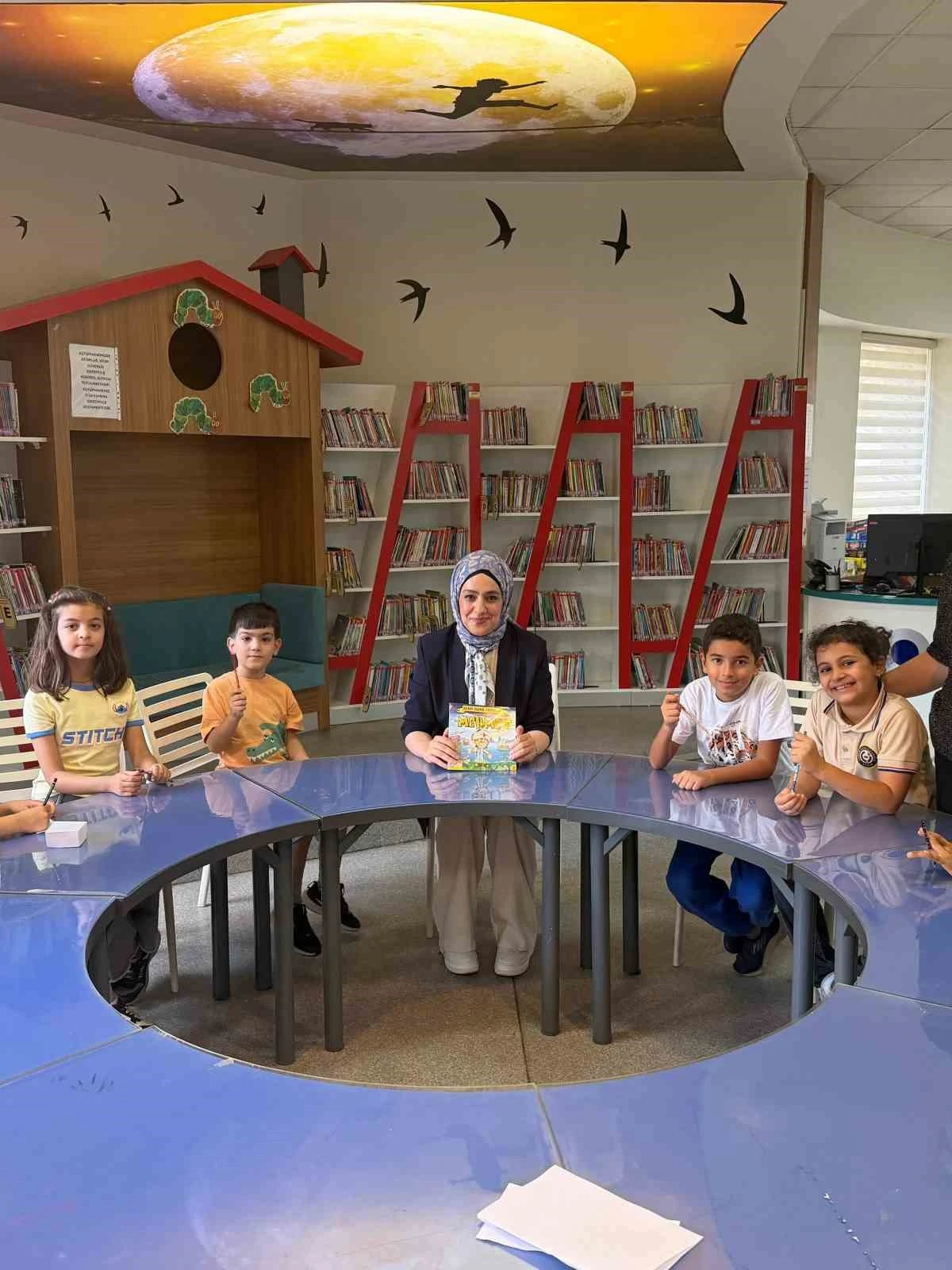 Aydın'da Çocuklar Etkileşimli Kitap Okuma Etkinliğiyle Hayal Dünyasını Keşfetti
