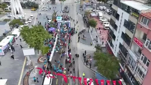 Niğde'de Ömer Halisdemir Anısına 3. Geleneksel Yarı Maratonu 1100'ü Aşkın Sporcu Katıldı