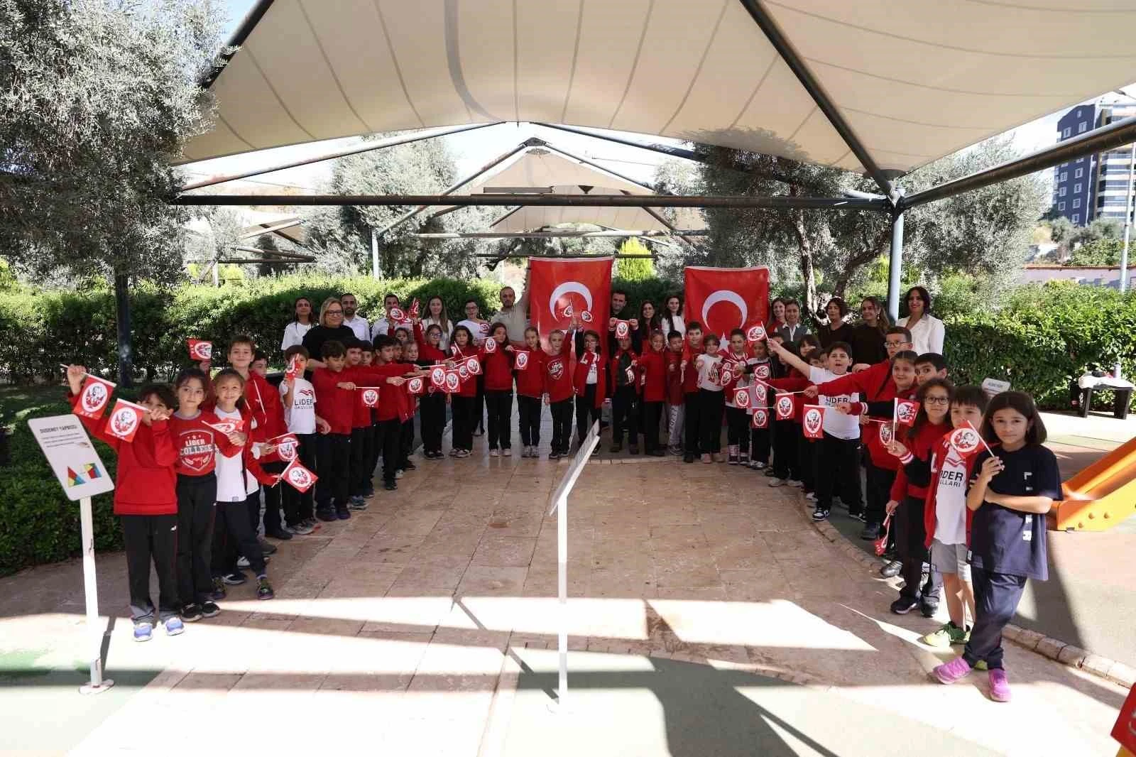Özel okul öğrencileri Matematik ve Bilim Parkı'nda Cumhuriyet coşkusunu yaşadı