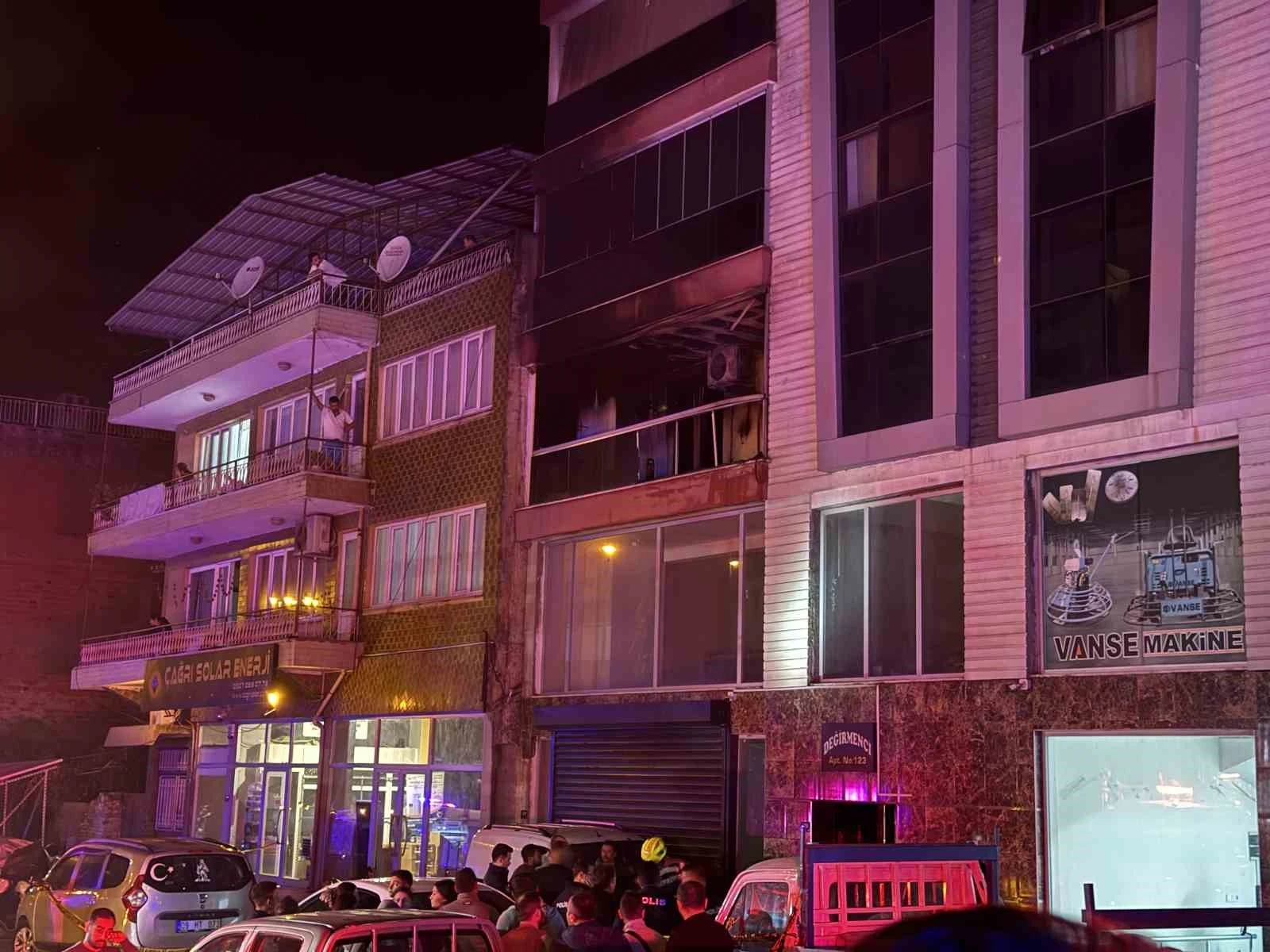 Yangına uykularında yakalandılar: 5 kişi dumandan etkilendi