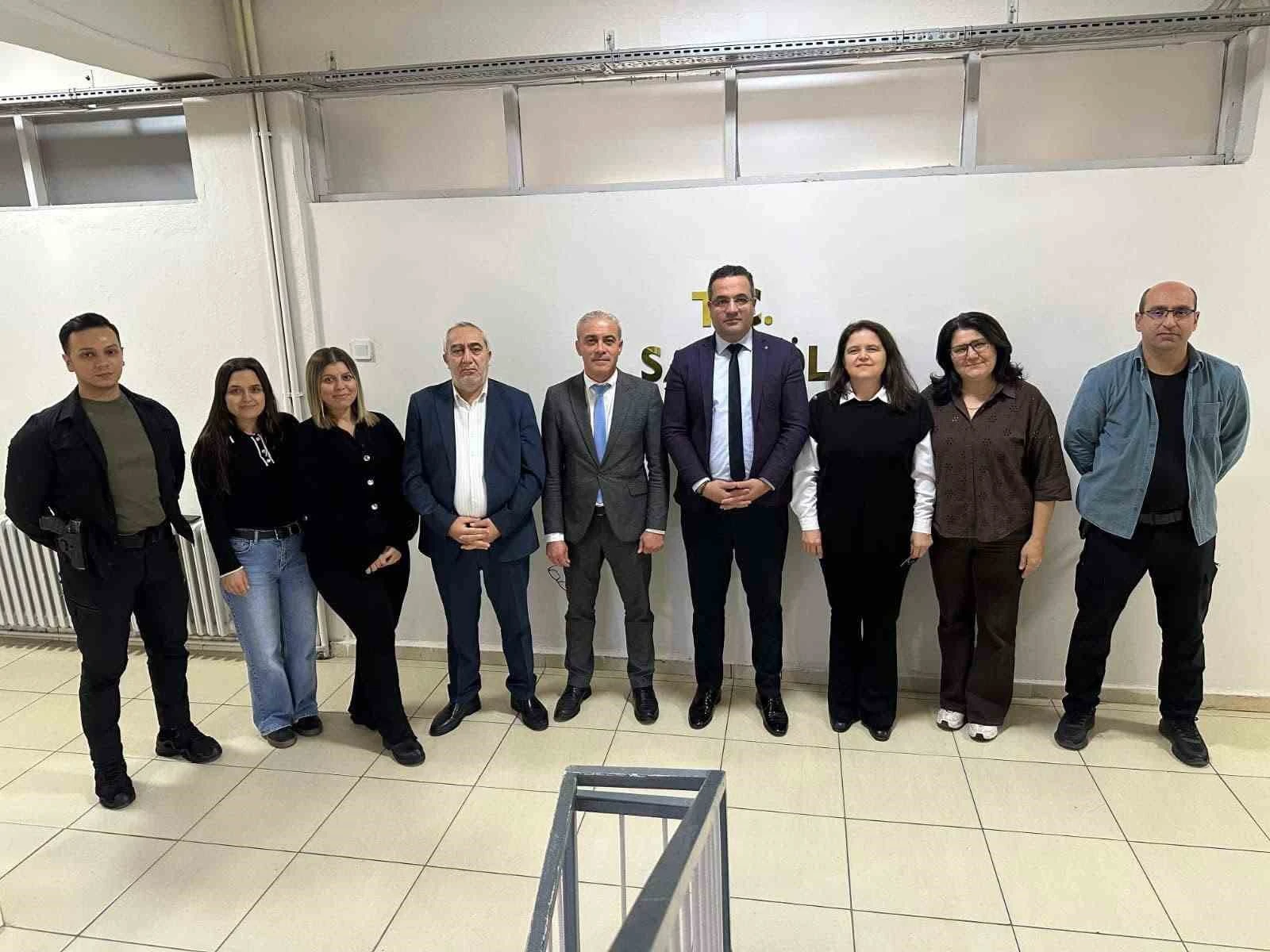 Yeni görev yerine başarı belgesiyle uğurlandı