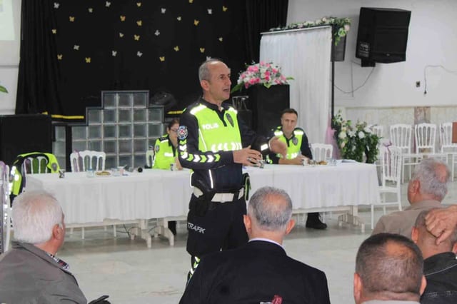 Aydın'da Okul Servis Şoförleri ve Rehberlere Trafik Eğitimi Verildi