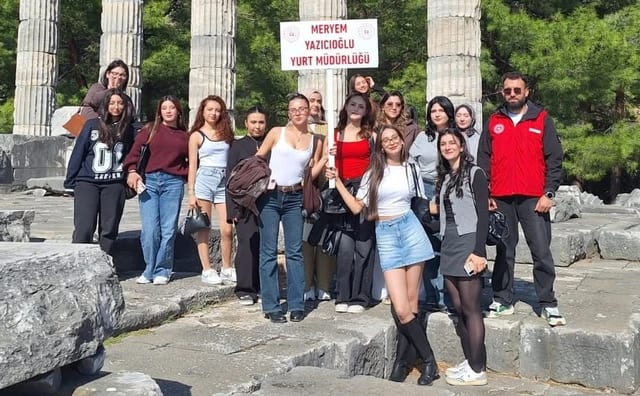 Aydın'da Yeni Kayıtlı Üniversite Öğrencileri Priene ve Karina'yı Gezdi