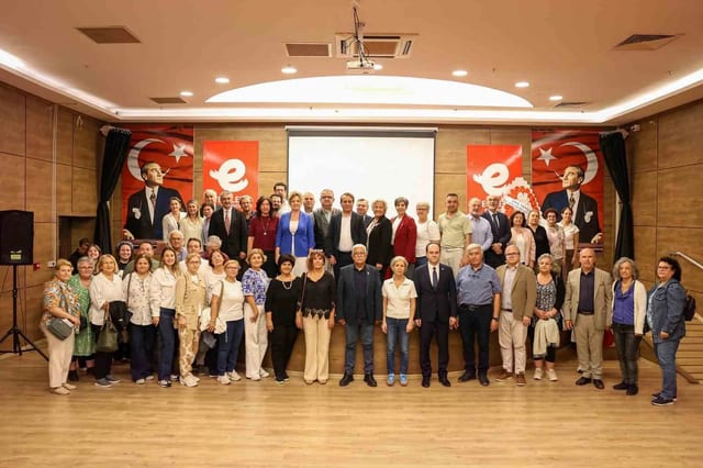 Anıl Yetişkin Efeler'de 55+ için İkinci Bahar Üniversitesi'ni Başlattı