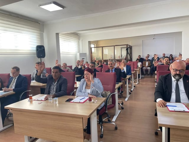 Efeler’de Katı Atık Tarifesi Komisyona Sevk Edildi: Kapalı Pazar Yerleri için Düzenleme Geliyor