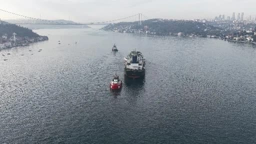 Dron Saldırısına Uğrayan AK ANA Geçerken İstanbul Boğazı Trafiğe Kapatıldı