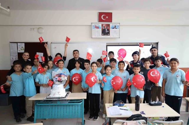 Jandarma, Şehit Kızı Ada Su Sağlam'ın 11. Yaş Gününü Sürprizle Kutladı