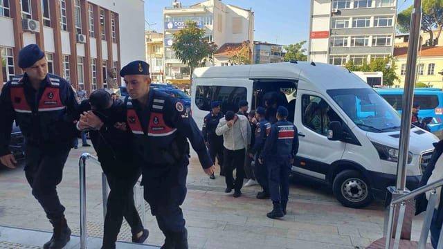 Uyuşturucu Operasyonunda Yakalanan 71 Şüpheliden 3'ü Tutuklandı
